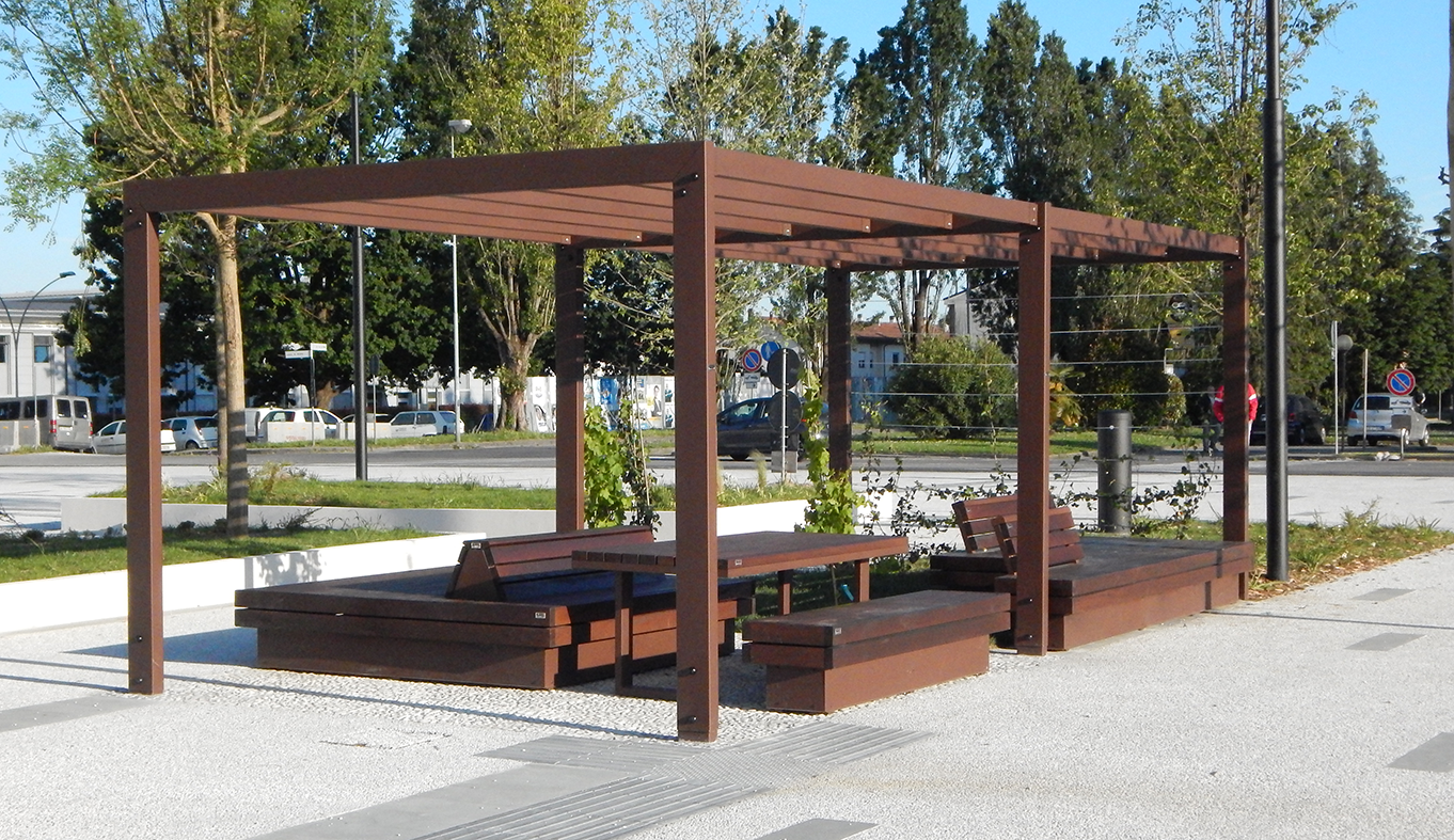 Pergole per giardini e terrazzi: relax all’aperto tutto l’anno