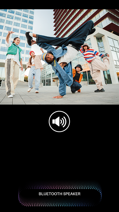 Dettaglio degli speaker Bluetooth stereo impermeabili (IP67), integrati a scomparsa nel design della panchina.