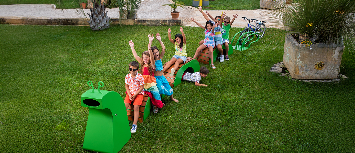 Bruchetto composition with litter bin tree seats and bike racks vista 1