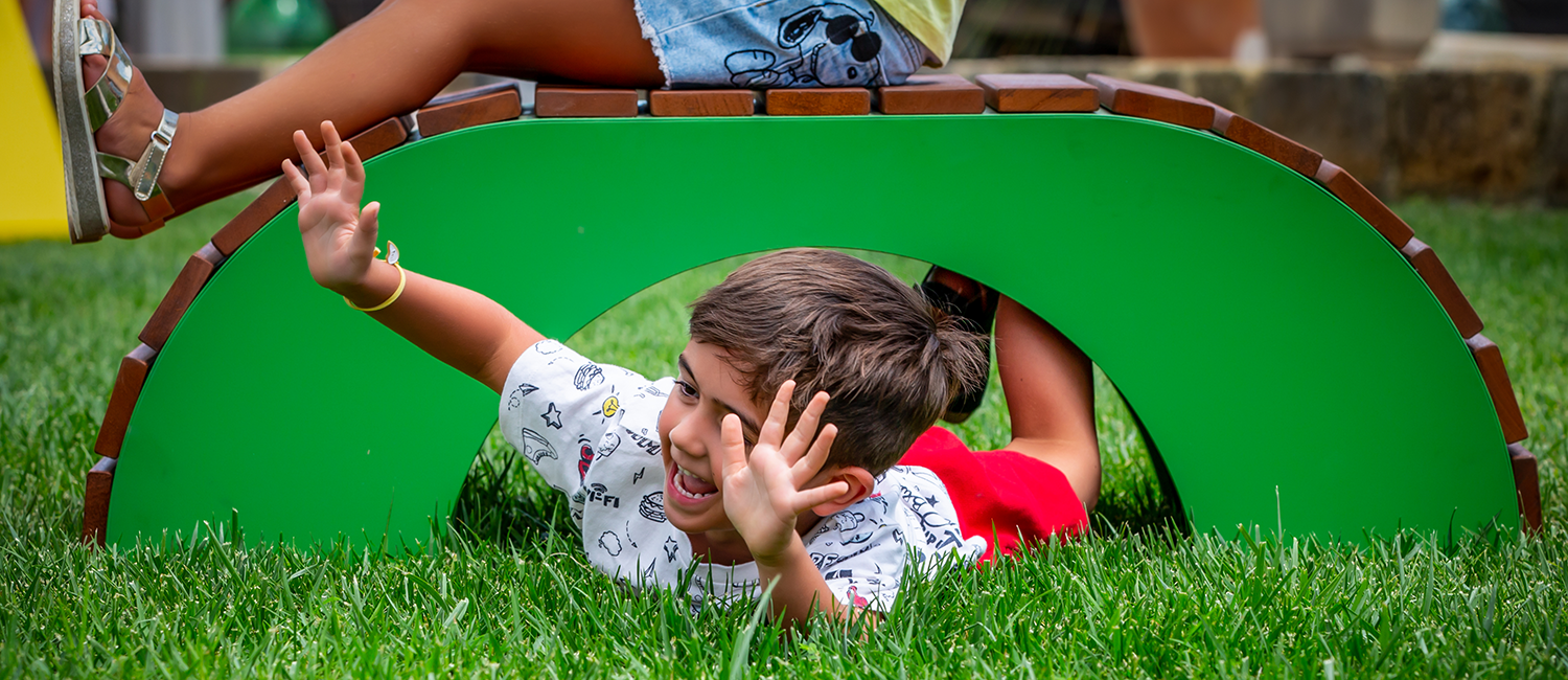 Bruchetto composition with litter bin tree seats and bike racks vista 2