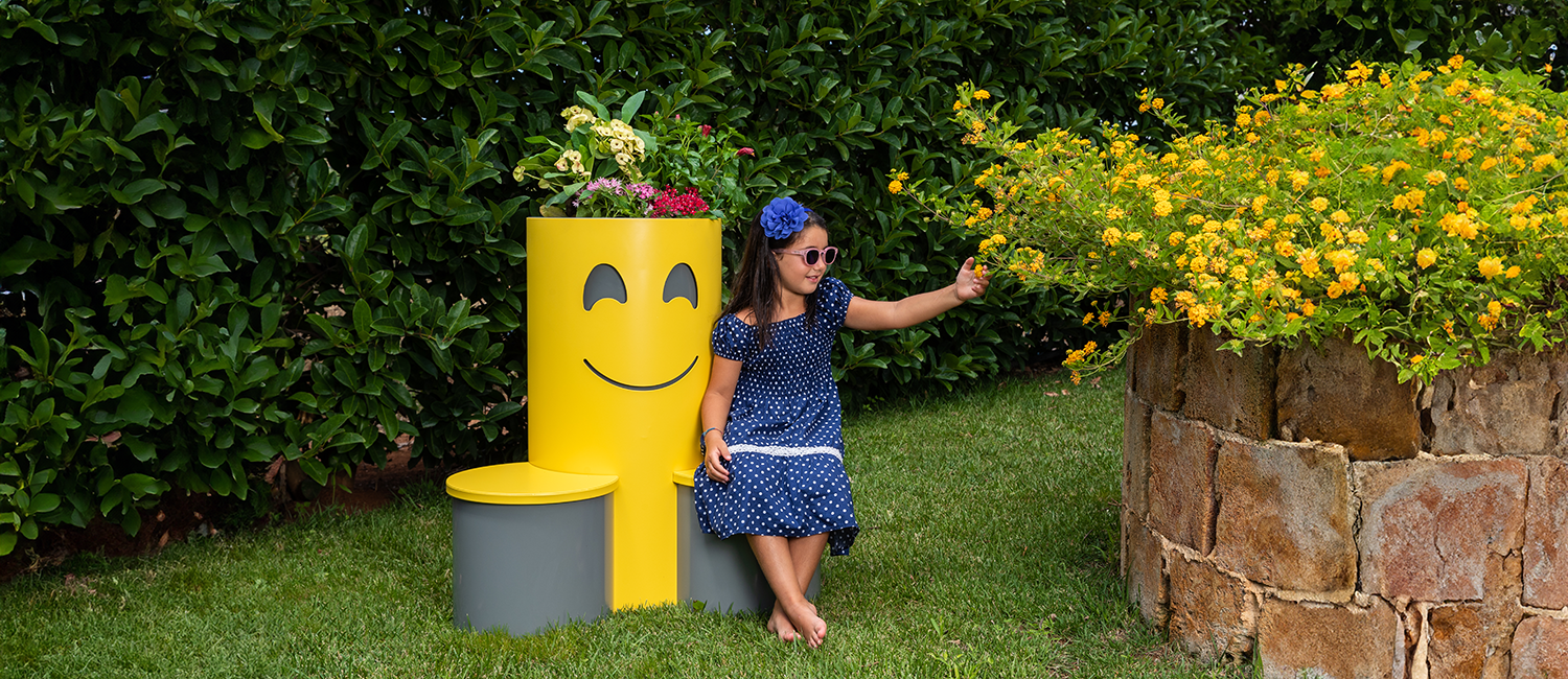 Tubetto seat with flower box vista 4