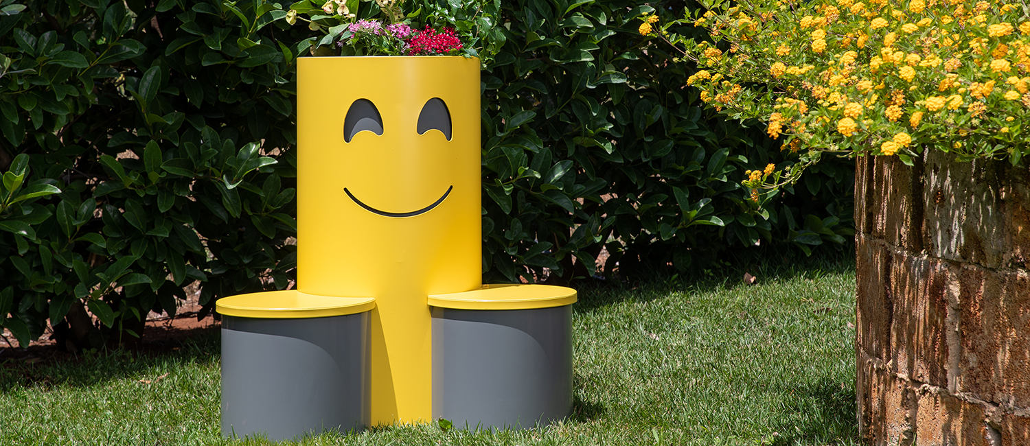 Tubetto seat with flower box vista 5