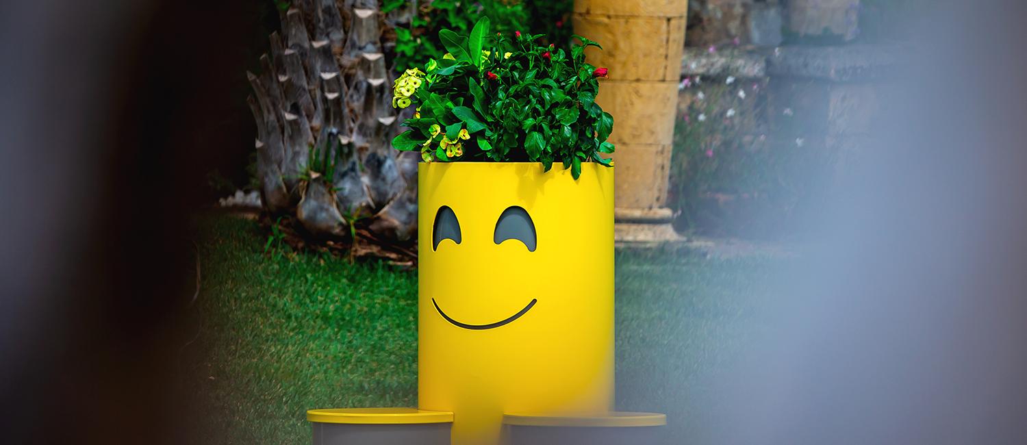 Tubetto seat with flower box vista 8